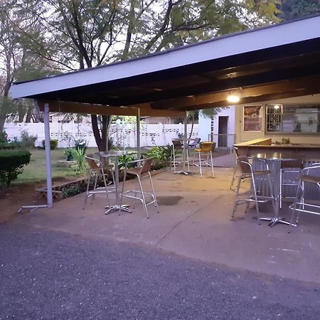 Driftwood Boutique Bed And Breakfast Lobatse Екстериор снимка