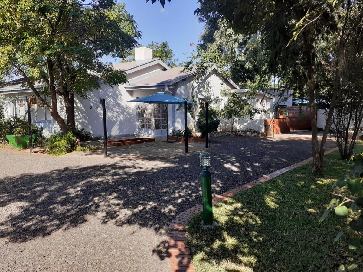 Driftwood Boutique Bed And Breakfast Lobatse Екстериор снимка