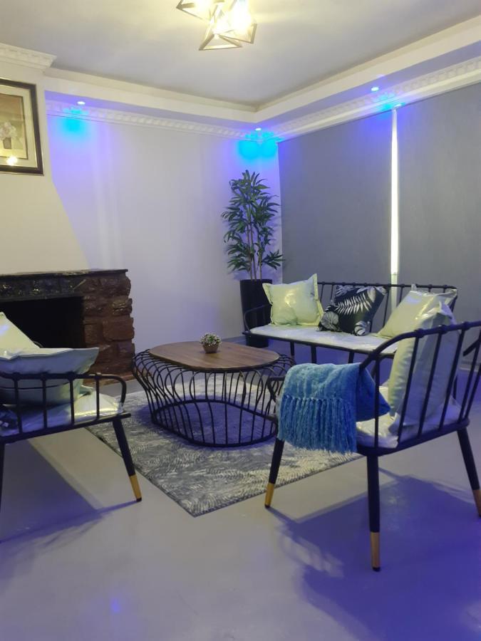 Driftwood Boutique Bed And Breakfast Lobatse Екстериор снимка