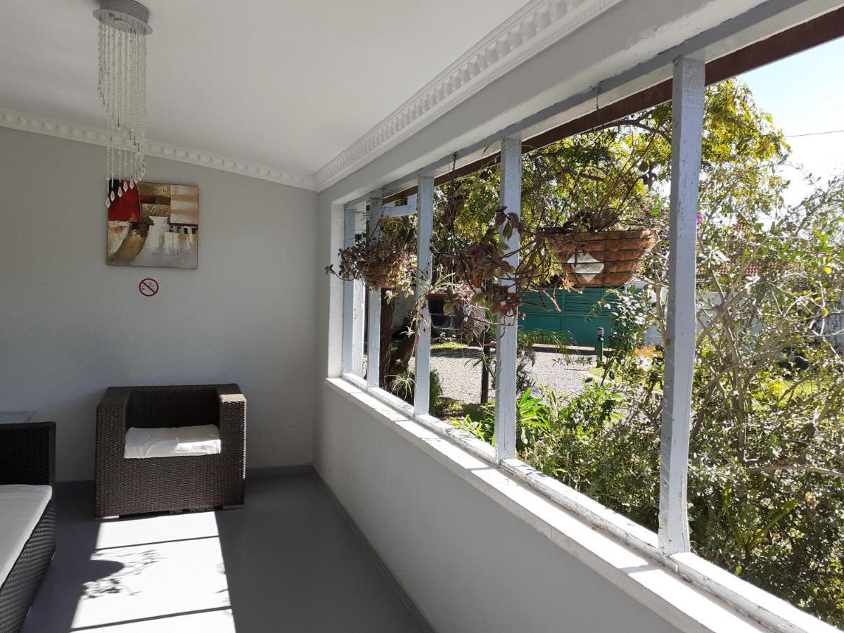 Driftwood Boutique Bed And Breakfast Lobatse Екстериор снимка