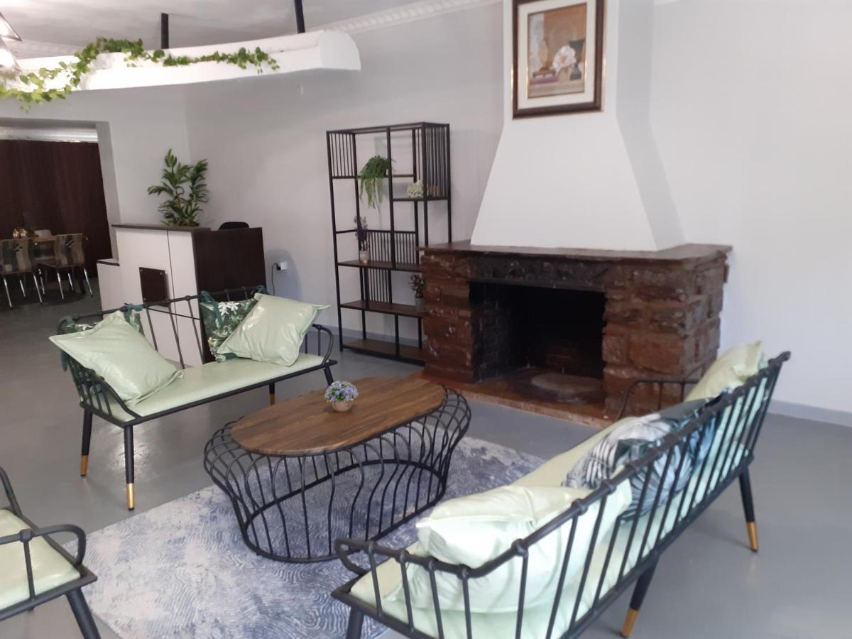 Driftwood Boutique Bed And Breakfast Lobatse Екстериор снимка