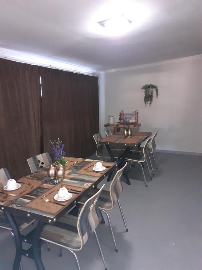 Driftwood Boutique Bed And Breakfast Lobatse Екстериор снимка