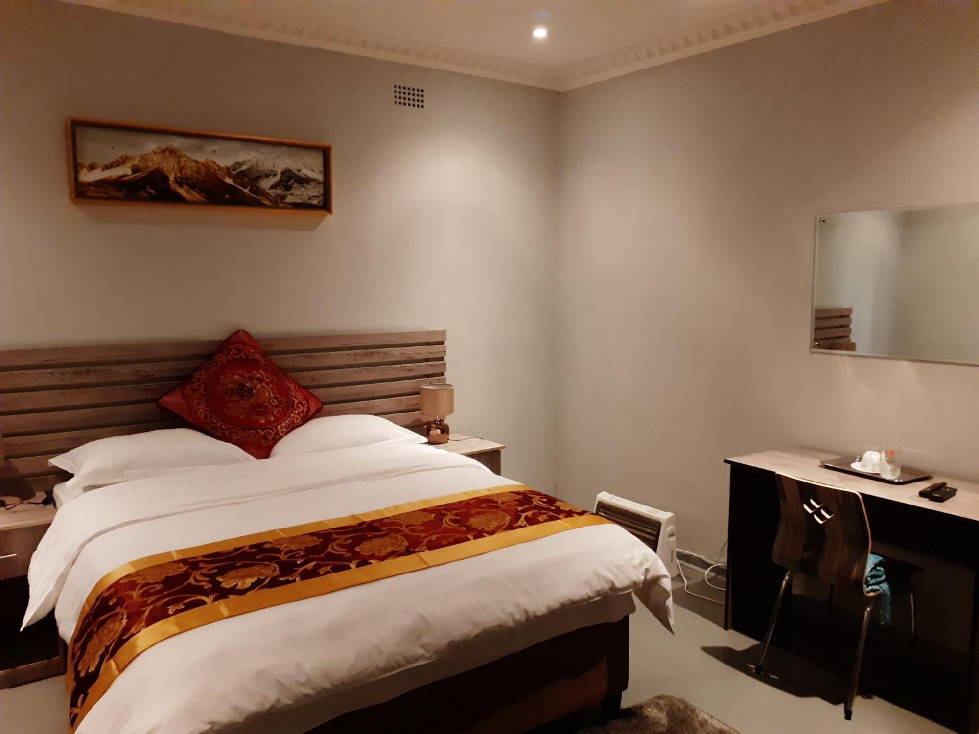 Driftwood Boutique Bed And Breakfast Lobatse Екстериор снимка