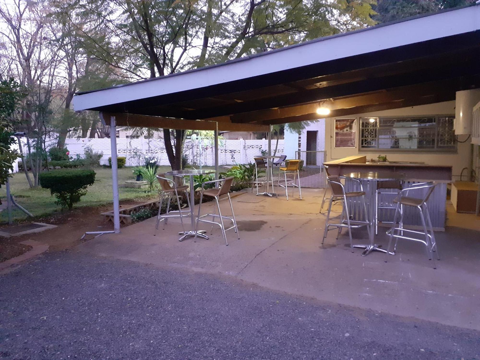 Driftwood Boutique Bed And Breakfast Lobatse Екстериор снимка